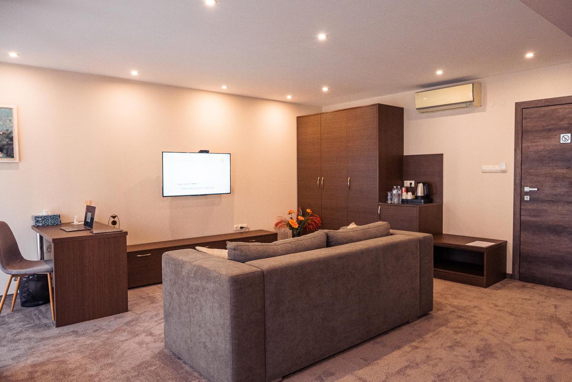 Cityscape Luxury Suites Plovdiv Ngoại thất bức ảnh